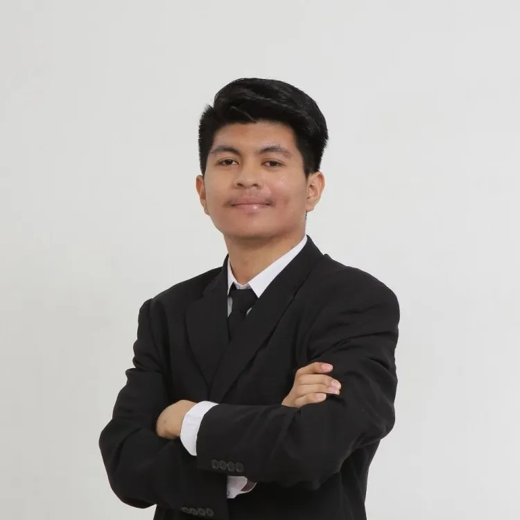 Professional portrait of Simon Rais in black suit and tie